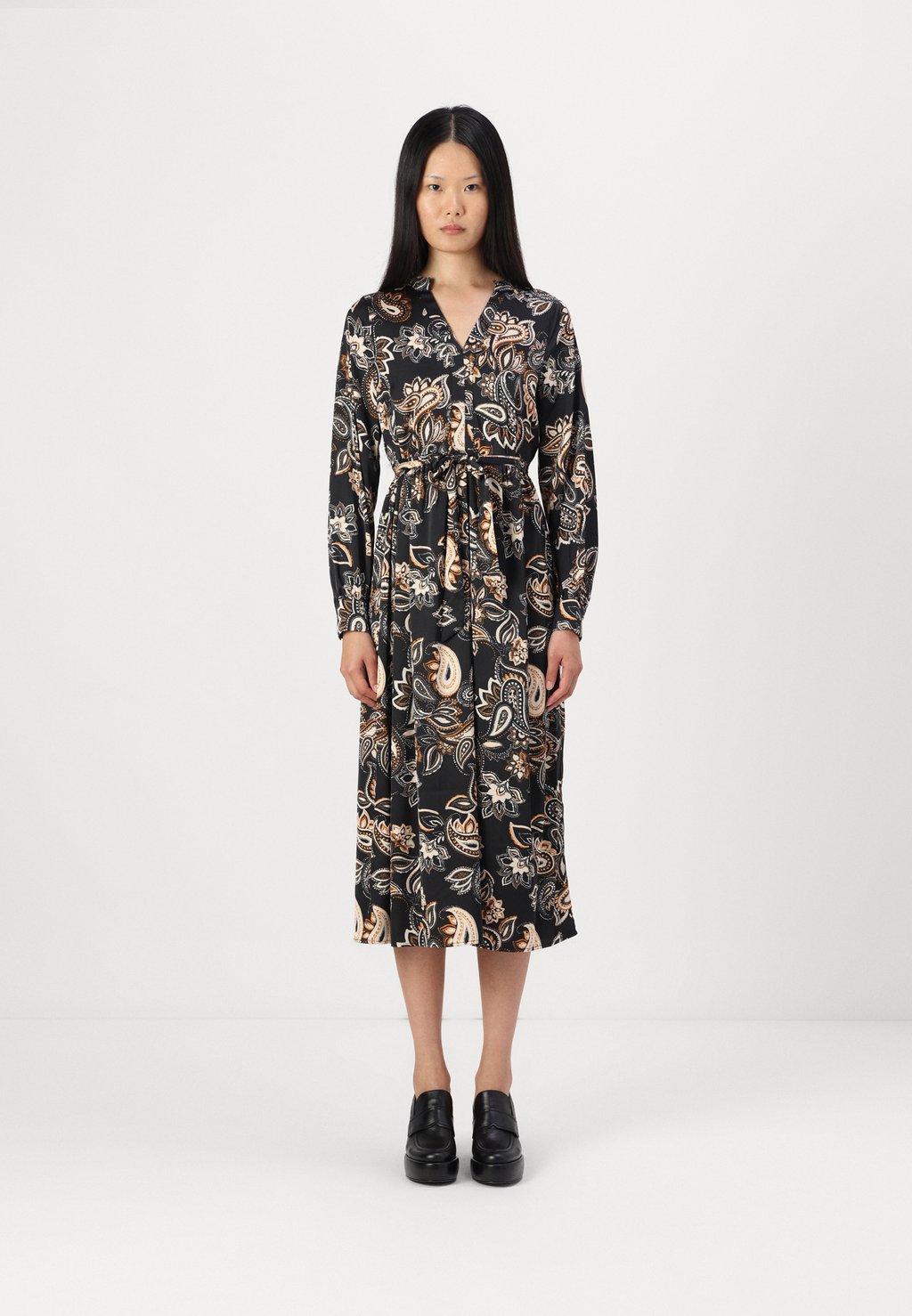 Повседневное платье VMTHORA V NECK DRESS Vero Moda, черный
Повседневное платье VMTHORA V NECK DRESS Vero Moda, черный