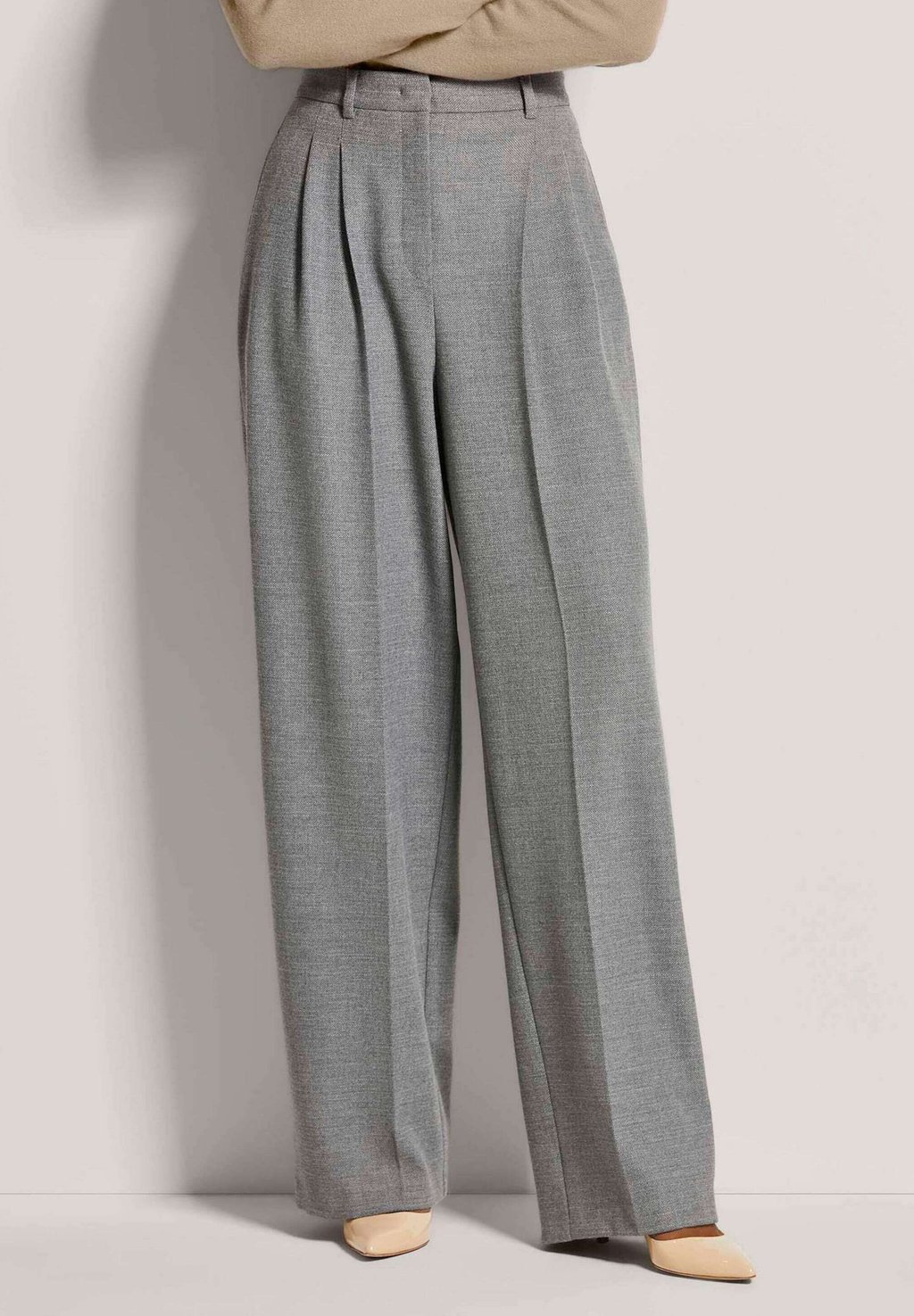 Брюки WEITE BUNDFALTEN MIT BÜGELFALTEN MADELEINE, серый
Брюки WEITE BUNDFALTEN MIT BÜGELFALTEN MADELEINE, серый