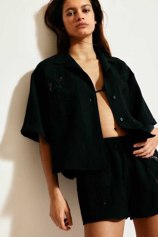 Блузка с вышивкой ришелье H&M, черный
Блузка с вышивкой ришелье H&M, черный