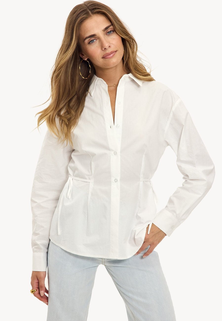 Блуза LOAVIES SPRINGTIME GOALS, Solid White/White
Блуза LOAVIES SPRINGTIME GOALS, Solid White/White