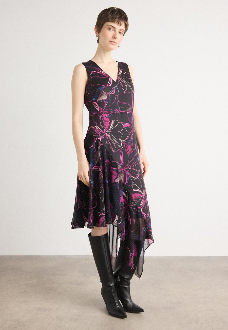 Платье DKNY VNECK RUFFLE HEM, Black
Платье DKNY VNECK RUFFLE HEM, Black