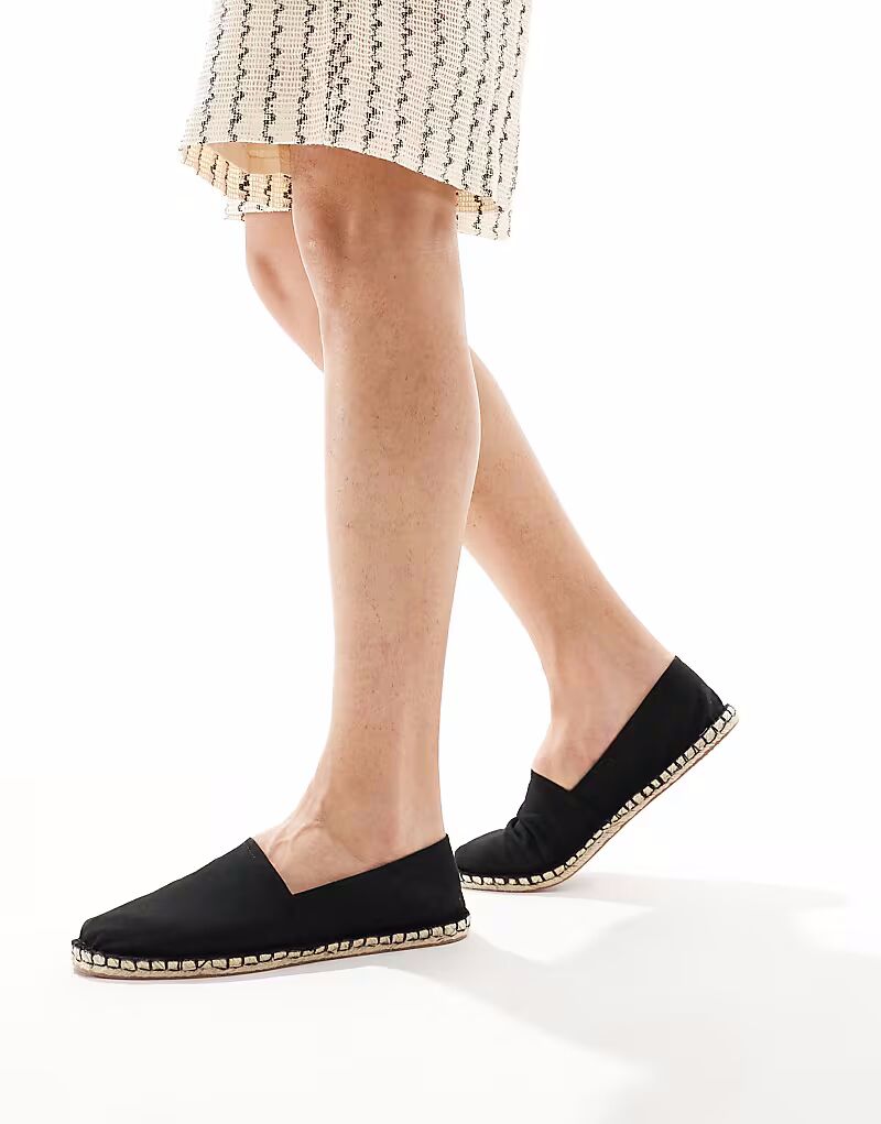 Эспадрильи ASOS DESIGN из черной парусины
Эспадрильи ASOS DESIGN из черной парусины