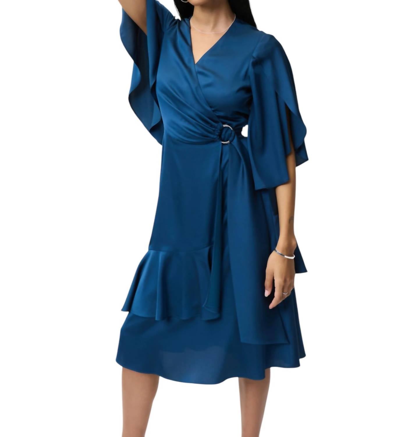 Платье с оборками и запахом в стиле Nightfall Joseph Ribkoff
Платье с оборками и запахом в стиле Nightfall Joseph Ribkoff