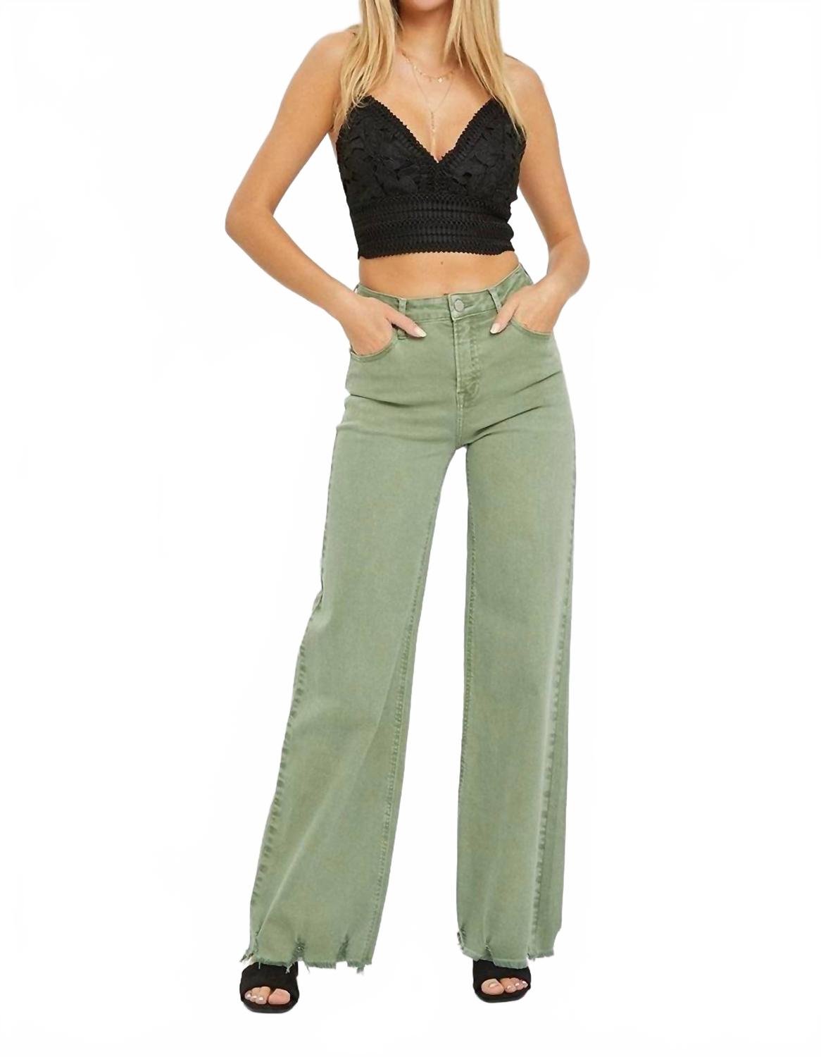 Высокие брюки с широкими штанинами и рваным краем в оливковом цвете RISEN
Высокие брюки с широкими штанинами и рваным краем в оливковом цвете RISEN