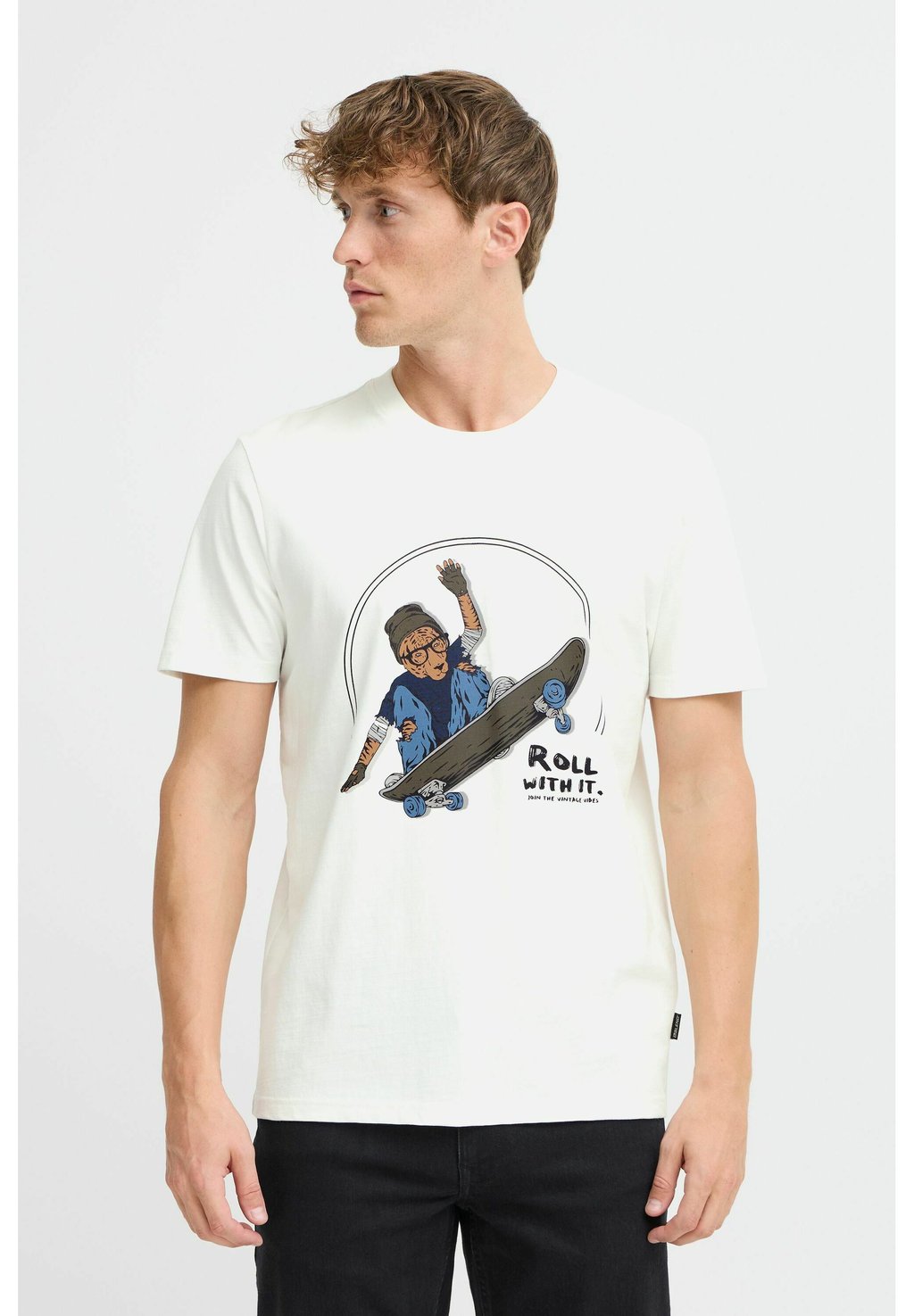 Футболка с принтом BHJAVOR Blend, белый 
Футболка с принтом BHJAVOR Blend, белый