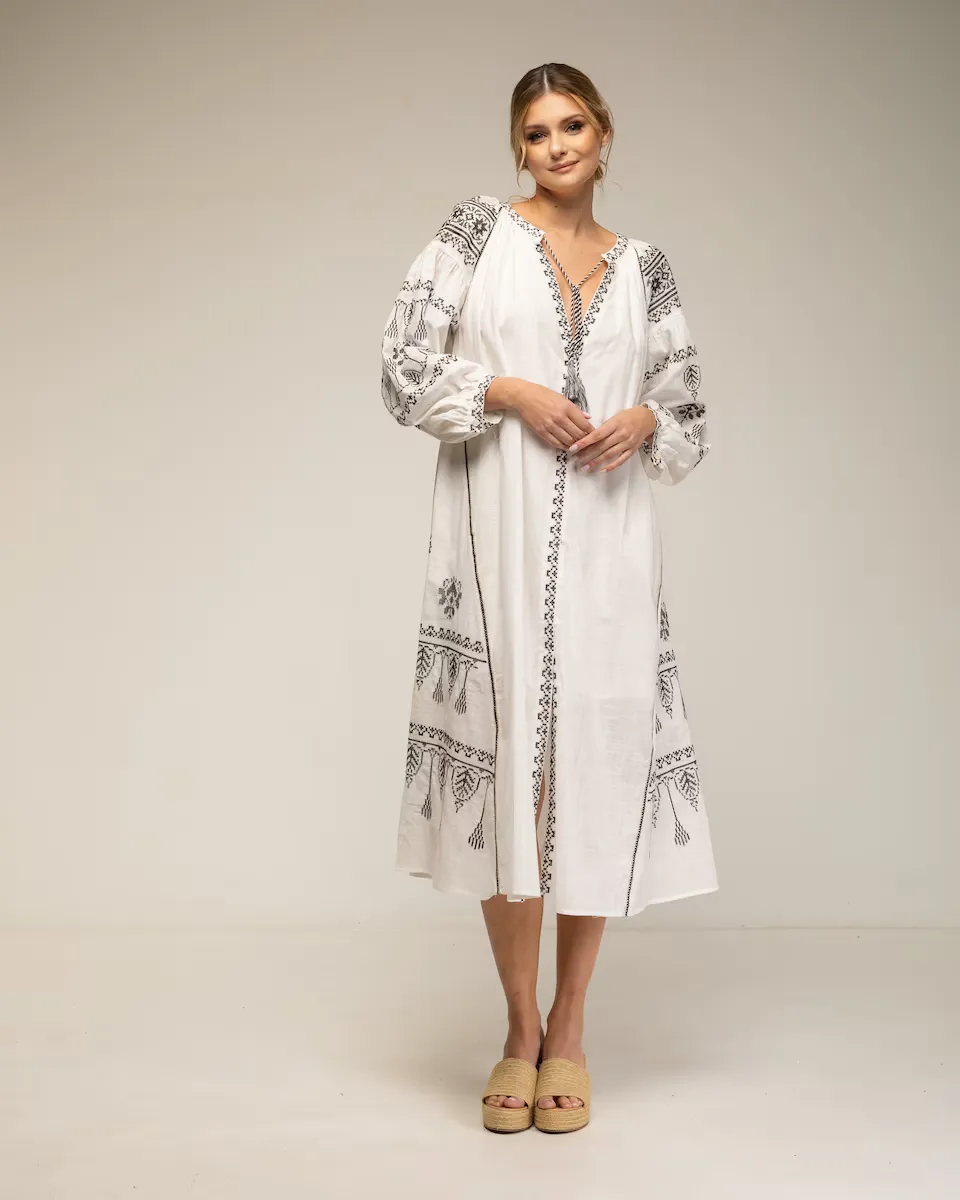 Оверсайз платье с вышивкой Tantra, белый
Оверсайз платье с вышивкой Tantra, белый