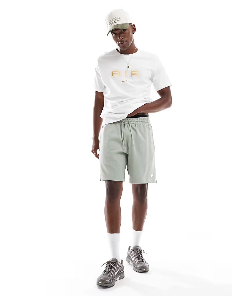 Трикотажные шорты Nike Club зеленого цвета
Трикотажные шорты Nike Club зеленого цвета