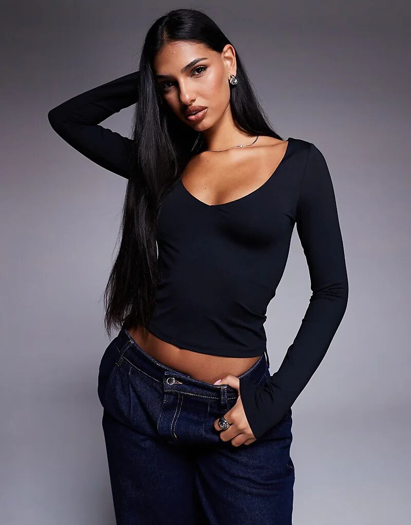 Обтягивающий топ из полиамида ASOS DESIGN с глубоким V-образным вырезом черного цвета
Обтягивающий топ из полиамида ASOS DESIGN с глубоким V-образным вырезом черного цвета