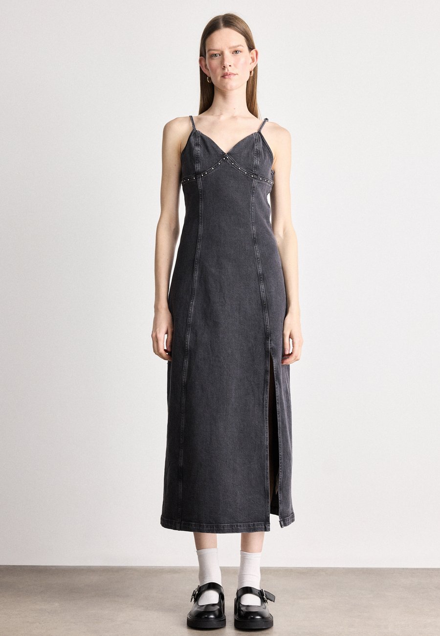 Платье Tommy Jeans DRESS , Denim Black/Black Denim
Платье Tommy Jeans DRESS , Denim Black/Black Denim
