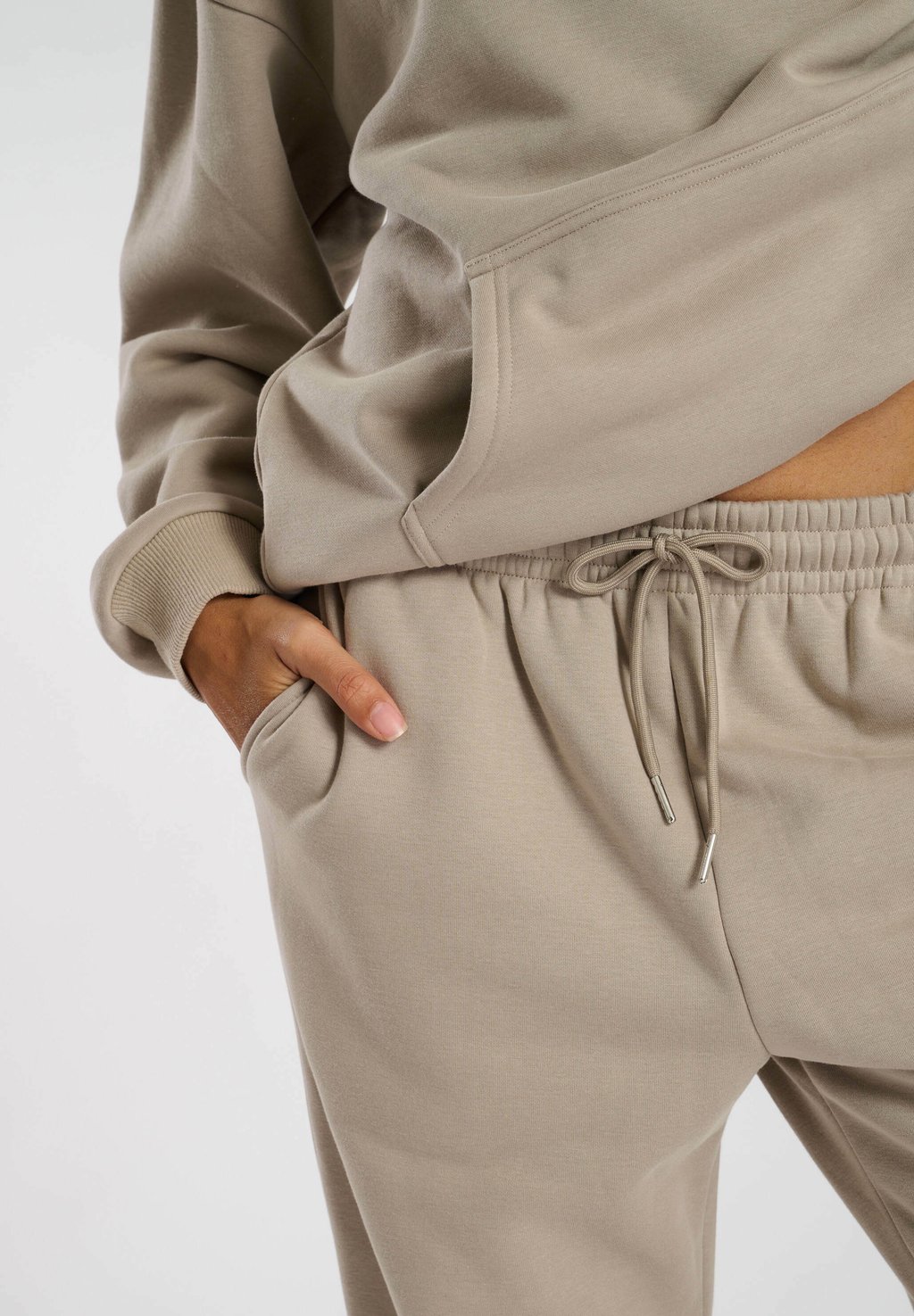 Спортивные брюки JOGGERS CUFFED South Beach, серый
Спортивные брюки JOGGERS CUFFED South Beach, серый