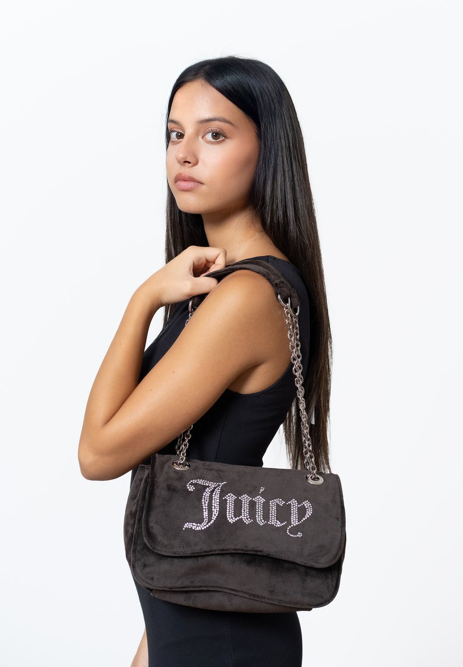 Сумка Juicy Couture KIMBERLY CROSSBODY, Java/Dark Brown
Сумка Juicy Couture KIMBERLY CROSSBODY, Java/Dark Brown