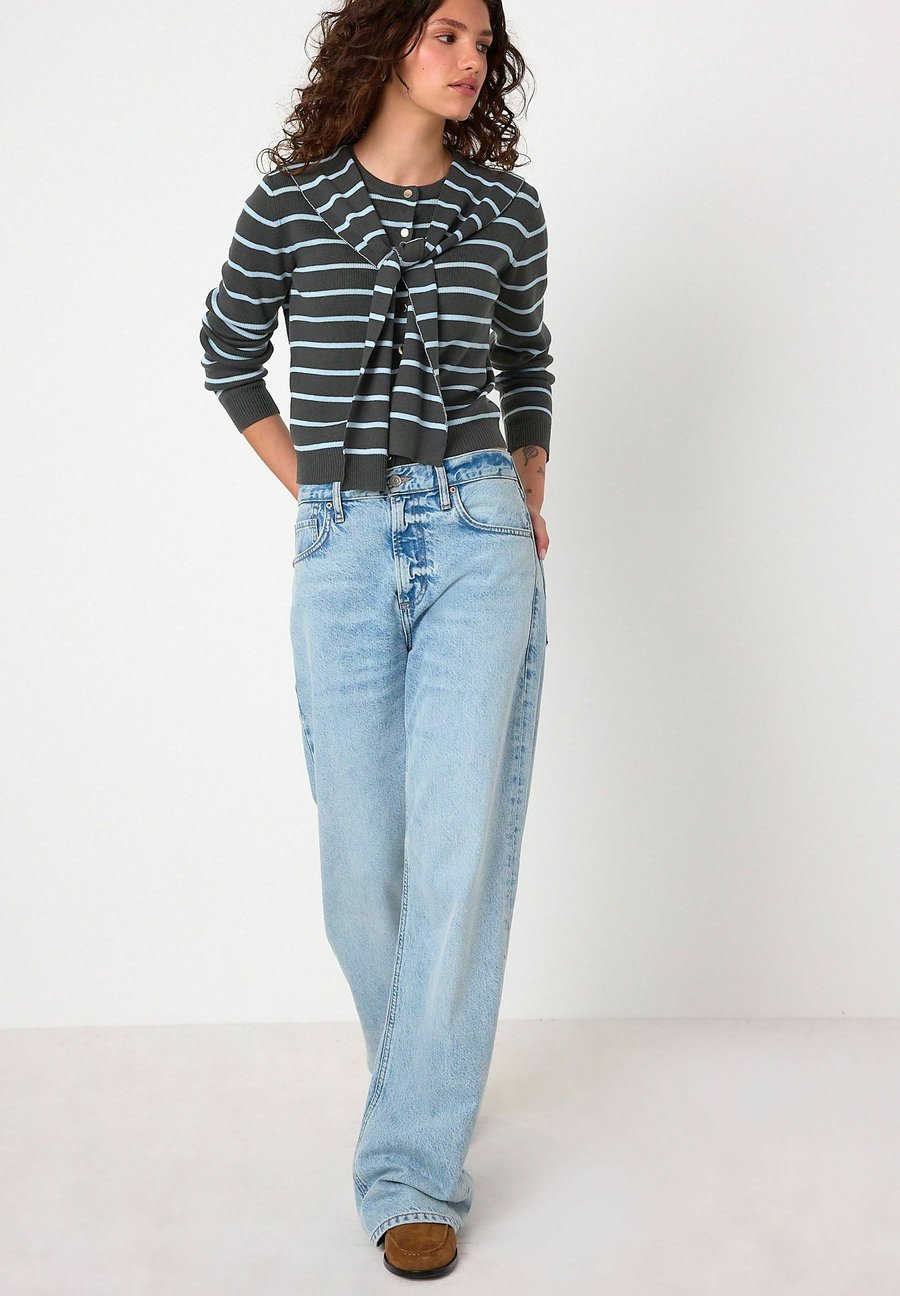 Кардиган Next Cardigan, Grey/Blue Stripe/Grey
Кардиган Next Cardigan, Grey/Blue Stripe/Grey