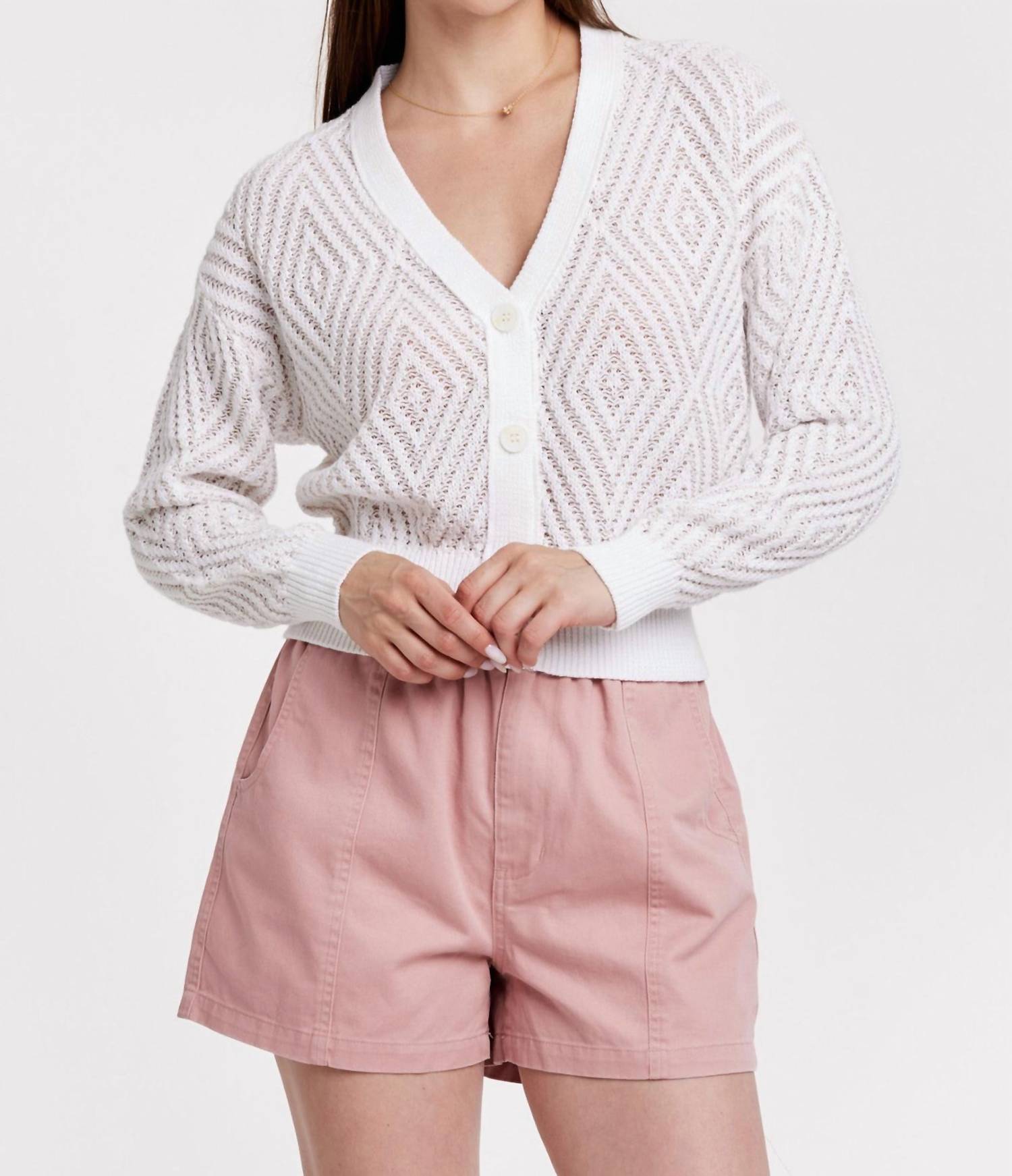 Кардиган Sylvie с ажурным узором "алмаз" в белом цвете Another Love
Кардиган Sylvie с ажурным узором "алмаз" в белом цвете Another Love