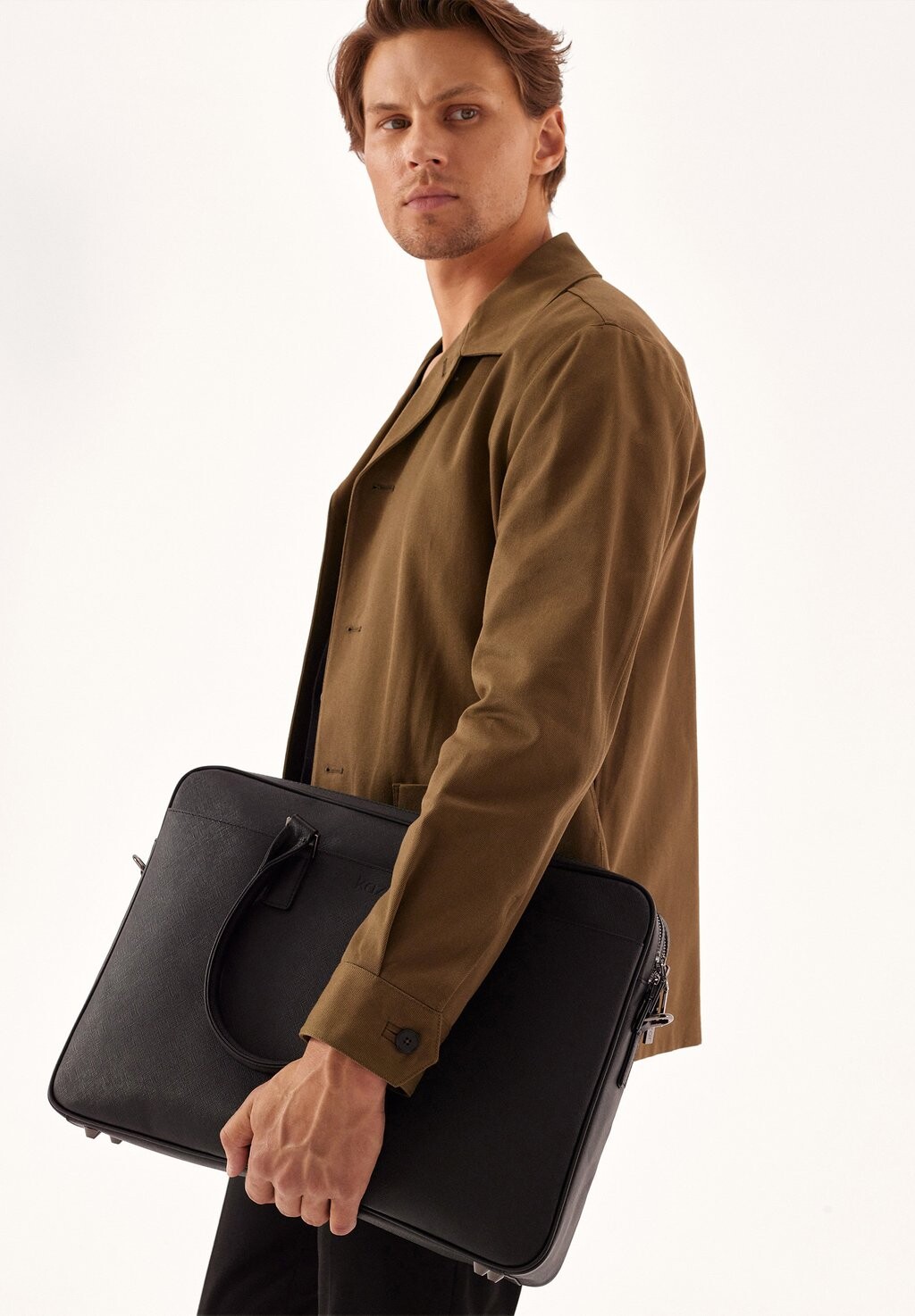 Портфель Kazar, цвет black
Портфель Kazar, цвет black