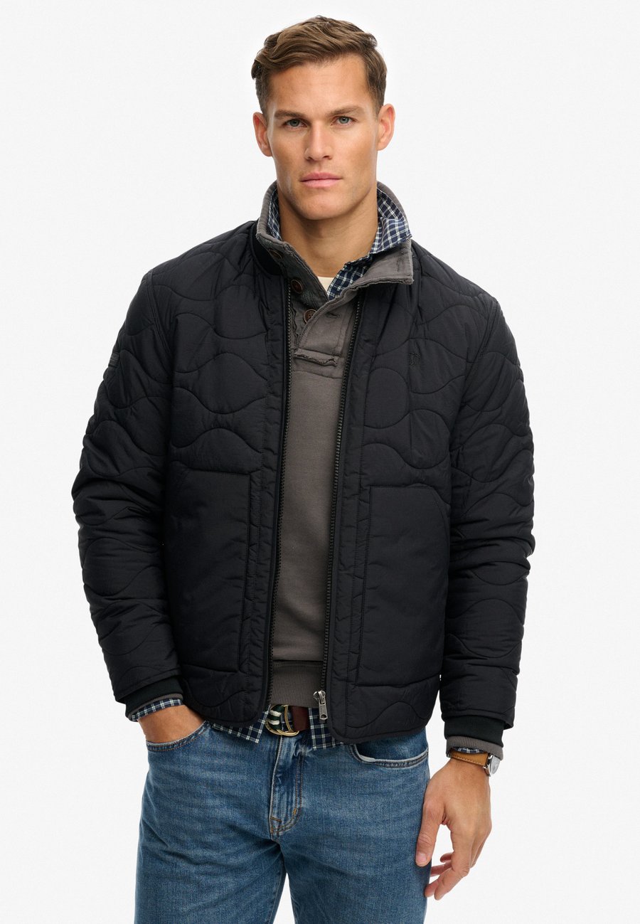 Куртка Superdry & Co MILITARY LINER , Jet Black/Blue-Black Denim
Куртка Superdry & Co MILITARY LINER , Jet Black/Blue-Black Denim