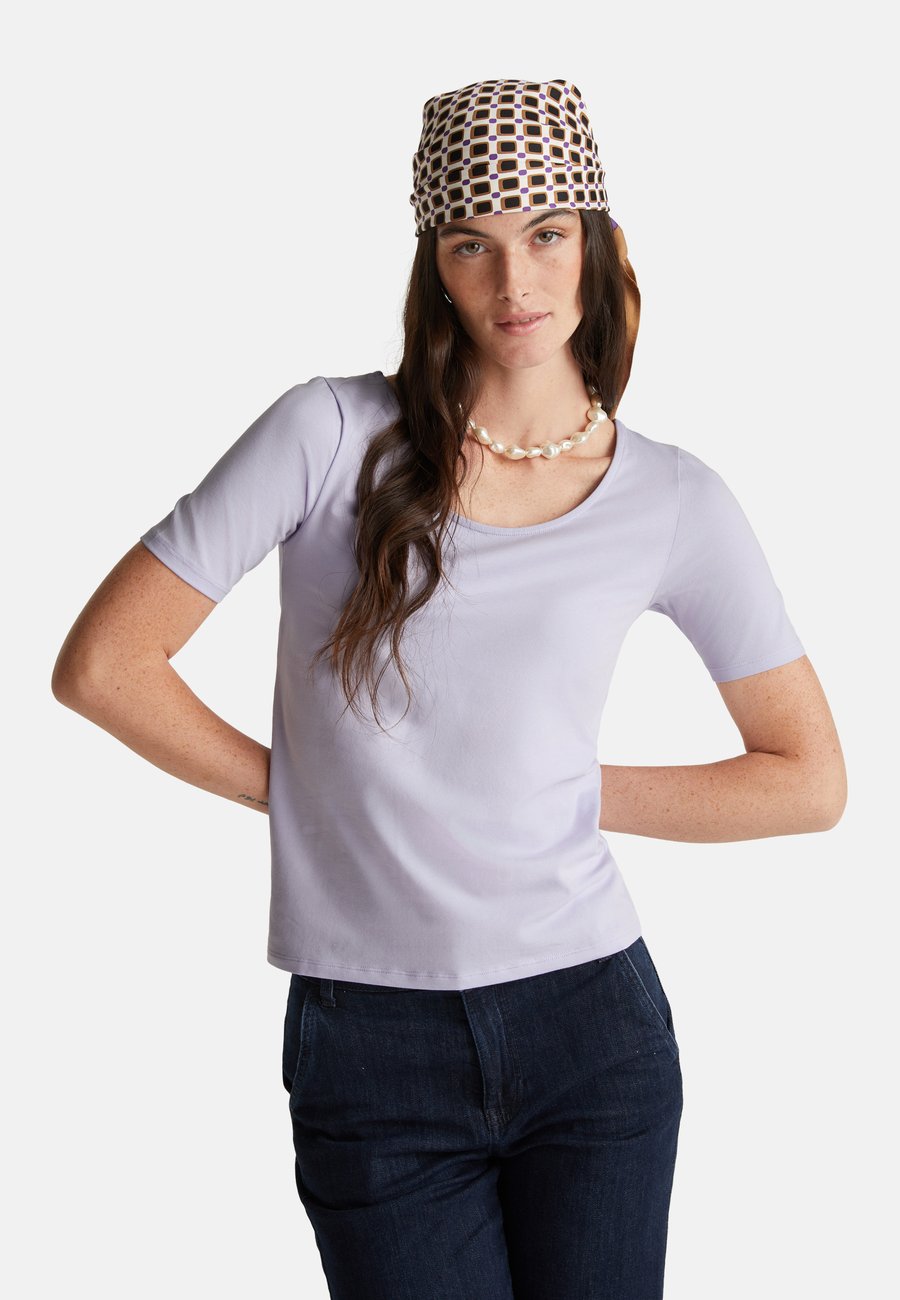 Футболка United Colors of Benetton SLIM FIT REVERSIBLE, Violet/Lilac
Футболка United Colors of Benetton SLIM FIT REVERSIBLE, Violet/Lilac