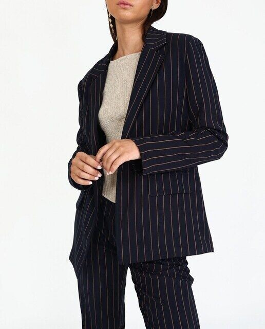 Женский пиджак с лацканами и подплечниками The-Are, темно-синий
Женский пиджак с лацканами и подплечниками The-Are, темно-синий