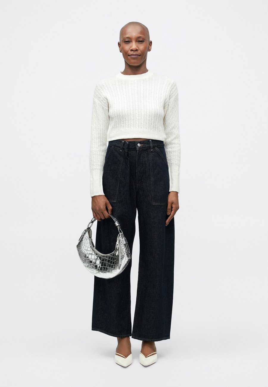 Сумка MICHAEL Michael Kors KOA , Silver-Coloured
Сумка MICHAEL Michael Kors KOA , Silver-Coloured