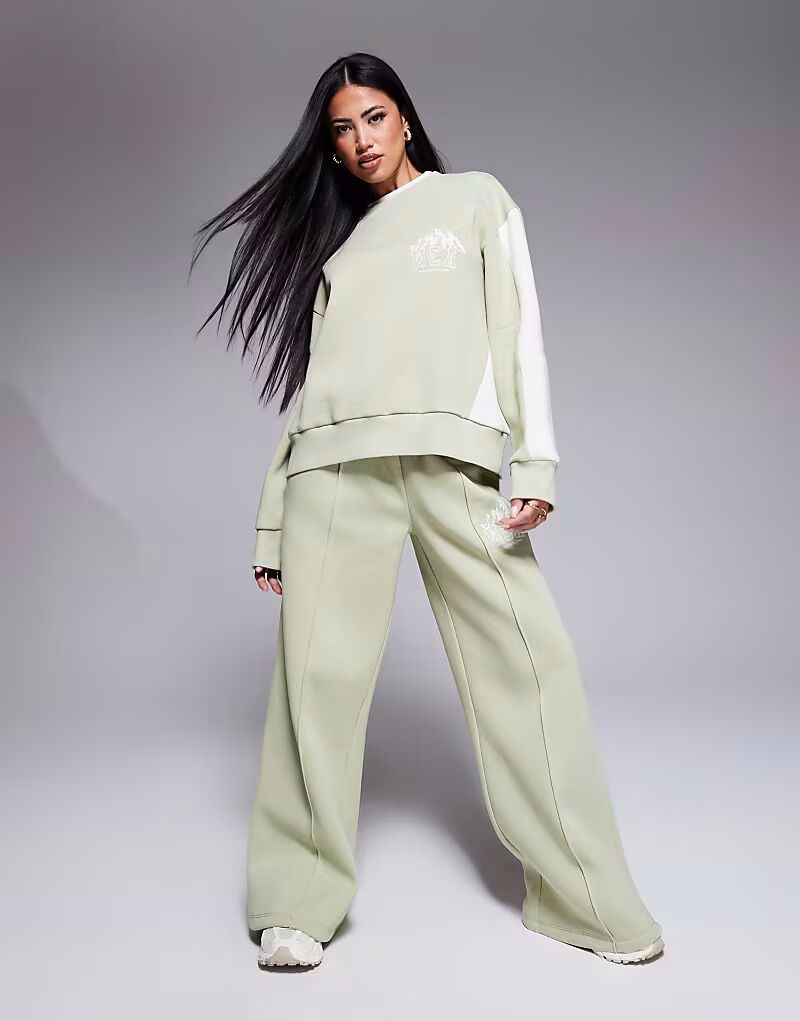 Спортивные брюки свободного кроя Weekend Collective цвета шалфея ASOS Weekend Collective
Спортивные брюки свободного кроя Weekend Collective цвета шалфея ASOS Weekend Collective