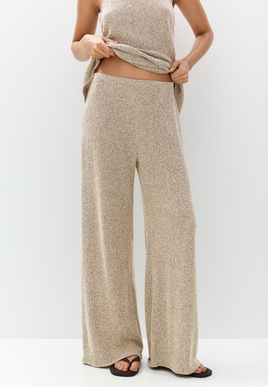 Брюки PULL&BEAR Trousers, Sand
Брюки PULL&BEAR Trousers, Sand