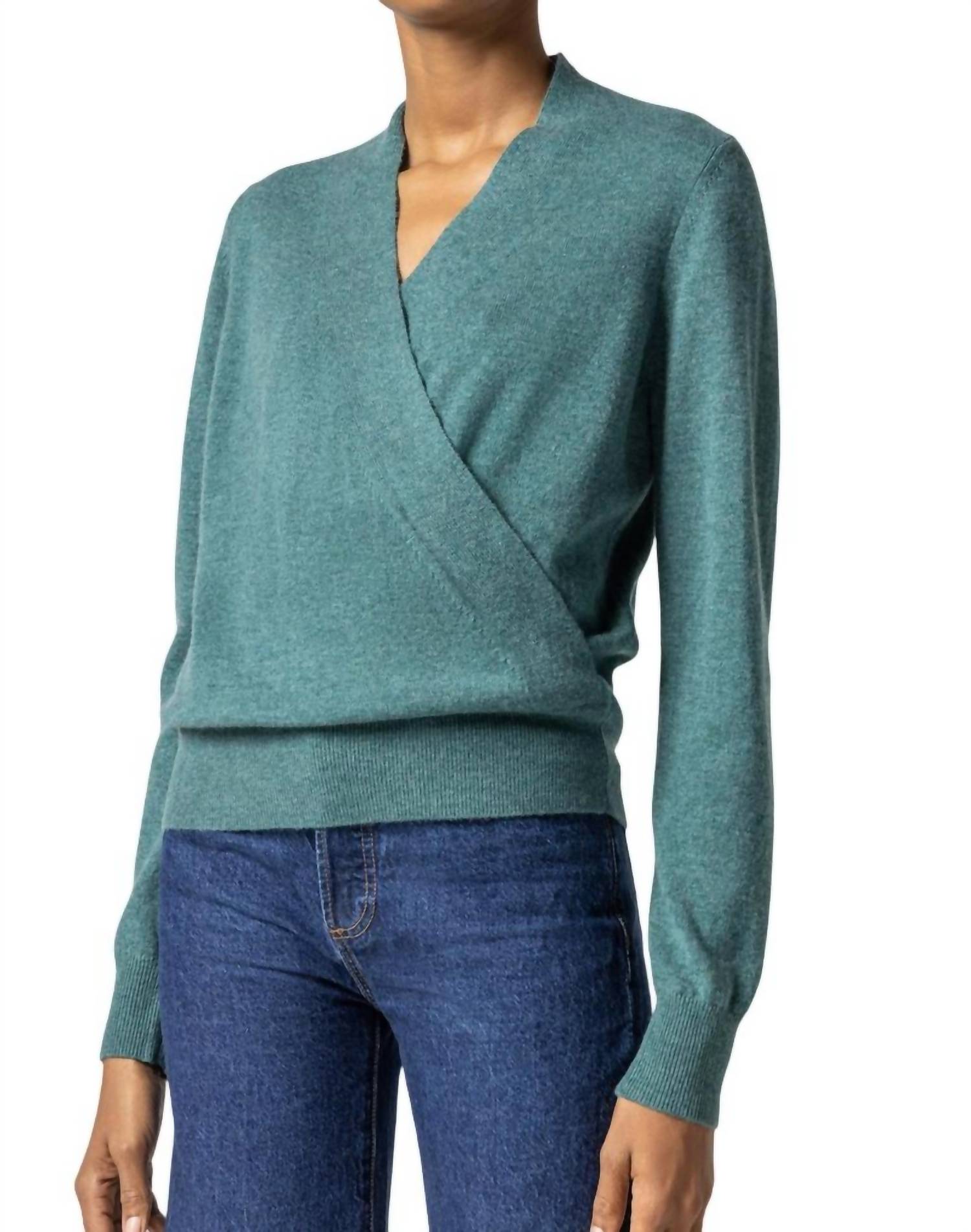 Длинный рукав с запахом спереди свитер в цвете Deep Sea Lilla P
Длинный рукав с запахом спереди свитер в цвете Deep Sea Lilla P