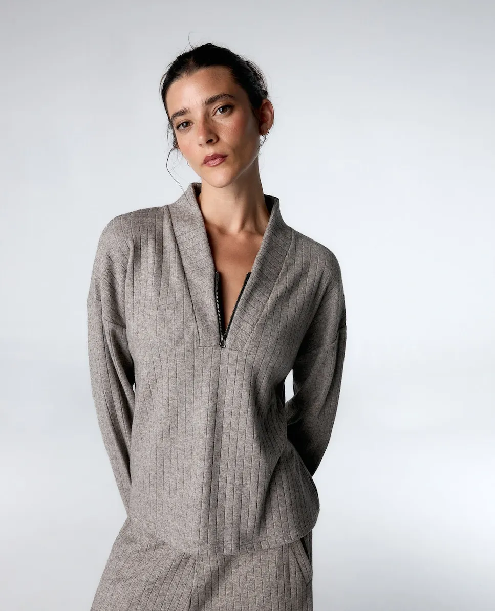 Женская толстовка из вельвета с воротником-стойкой Black Limba, серый
Женская толстовка из вельвета с воротником-стойкой Black Limba, серый