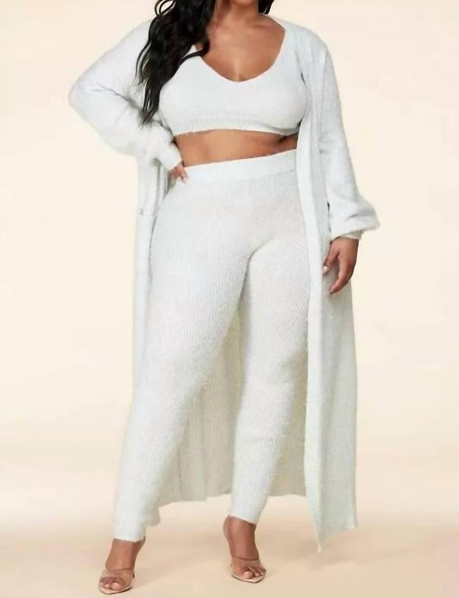 Комплект из 3 предметов макси-кардигана белого цвета с серебристой отделкой L'ATISTE
Комплект из 3 предметов макси-кардигана белого цвета с серебристой отделкой L'ATISTE