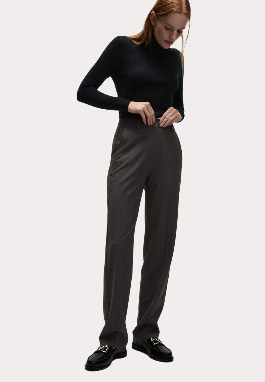 Брюки Marks & Spencer NEW STUDIO STRAIGHT, Charcoal/Mottled Grey
Брюки Marks & Spencer NEW STUDIO STRAIGHT, Charcoal/Mottled Grey