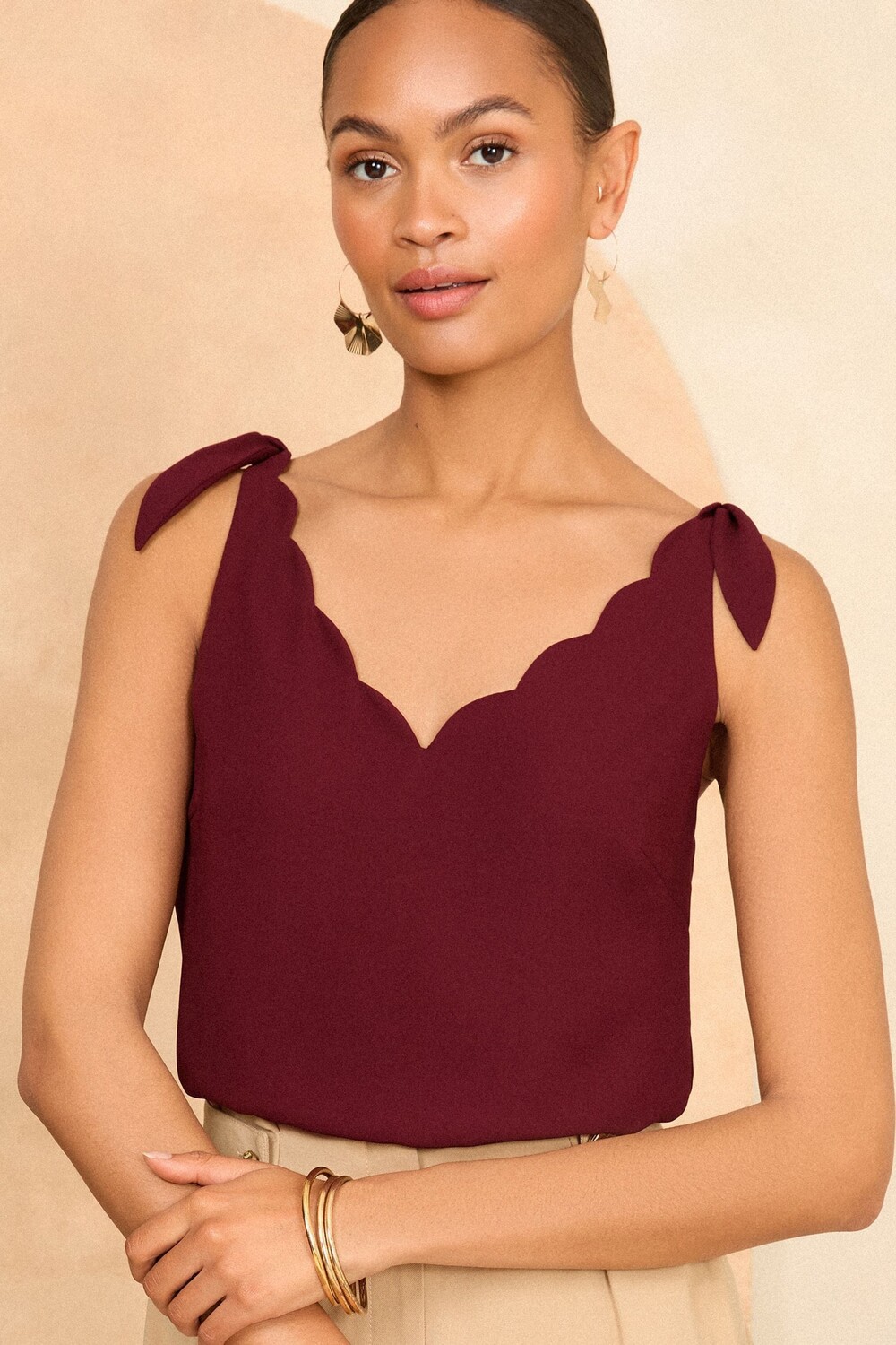 Жилет с V образным вырезом, фестончатой отделкой и завязками на плечах Love & Roses, красный
Жилет с V образным вырезом, фестончатой отделкой и завязками на плечах Love & Roses, красный