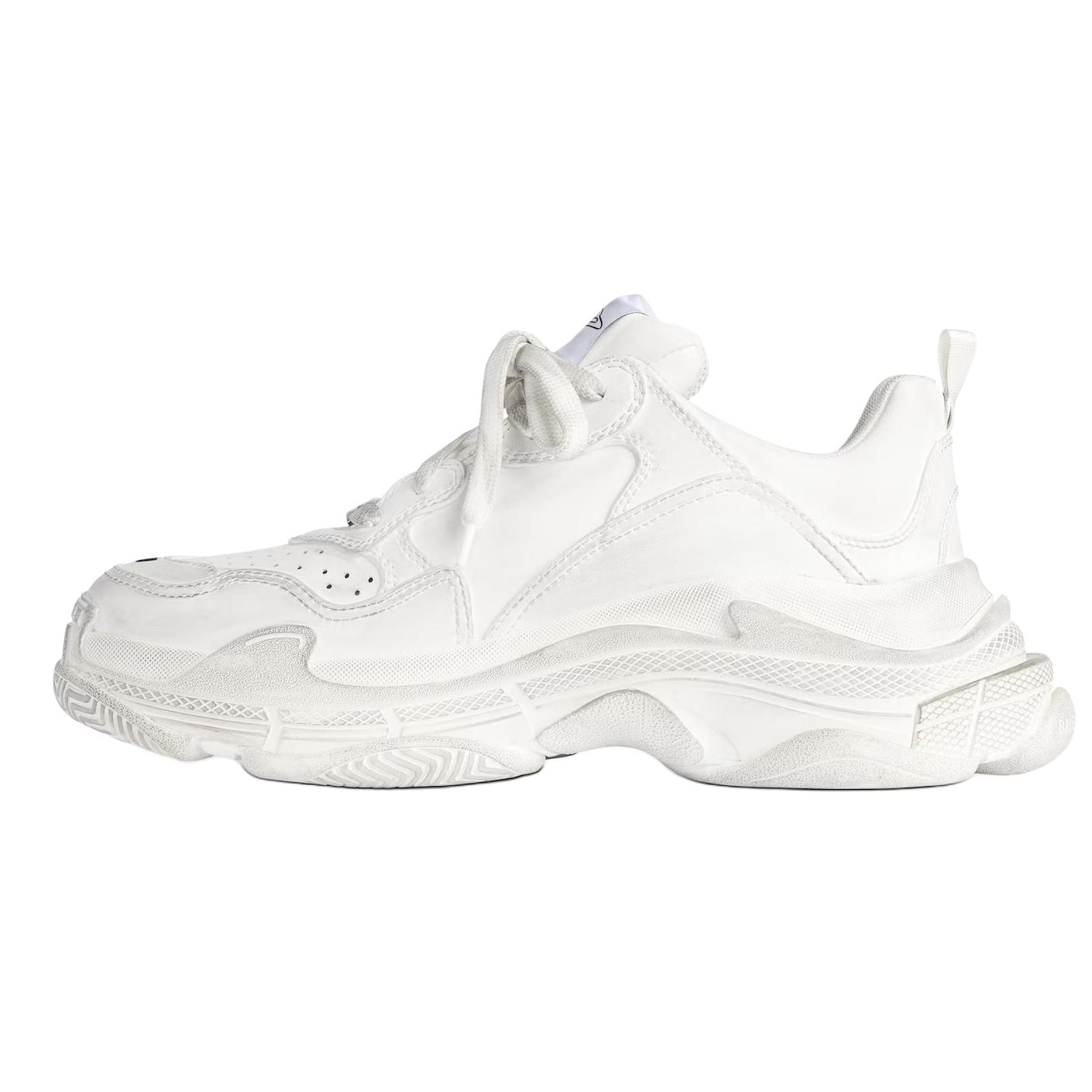 Спортивные кроссовки Triple S на шнуровке Balenciaga, White
Спортивные кроссовки Triple S на шнуровке Balenciaga, White