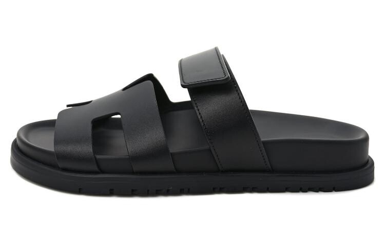 Шлепанцы Chypre мужские черные Hermes
Шлепанцы Chypre мужские черные Hermes