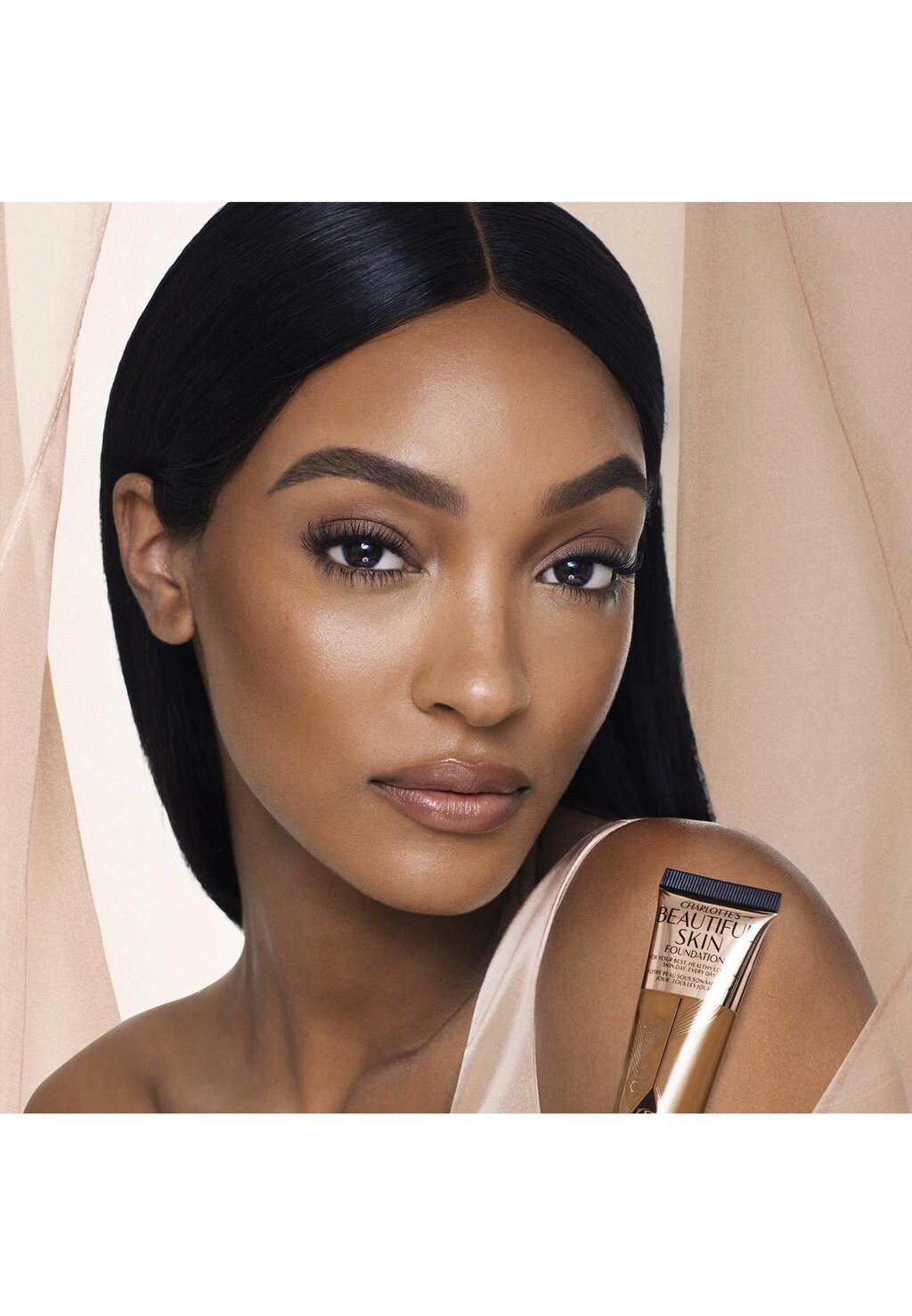 Тональное средство CHARLOTTE'S BEAUTIFUL SKIN FOUNDATION Charlotte Tilbury, нюд
Тональное средство CHARLOTTE'S BEAUTIFUL SKIN FOUNDATION Charlotte Tilbury, нюд