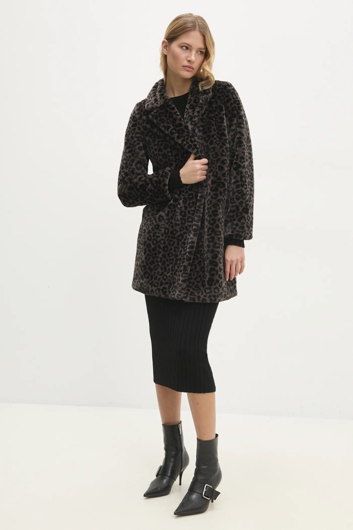 Платье Answear Lab, черный
Платье Answear Lab, черный