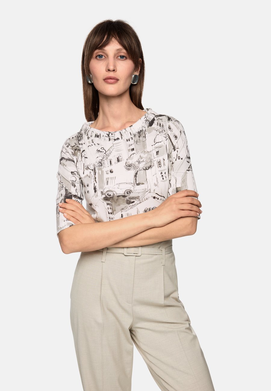 Футболка Marc Cain Print T-shirt, Smoke/Beige
Футболка Marc Cain Print T-shirt, Smoke/Beige