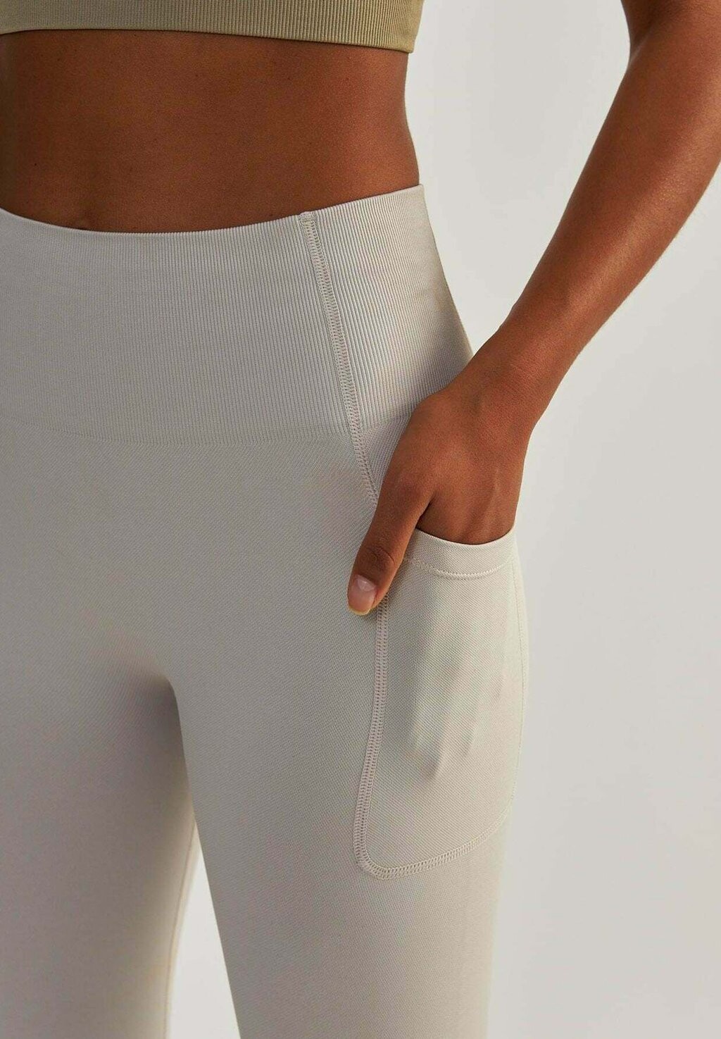 Тайтсы LIFT ME UP POCKETS BeShaped, светло-серый
Тайтсы LIFT ME UP POCKETS BeShaped, светло-серый