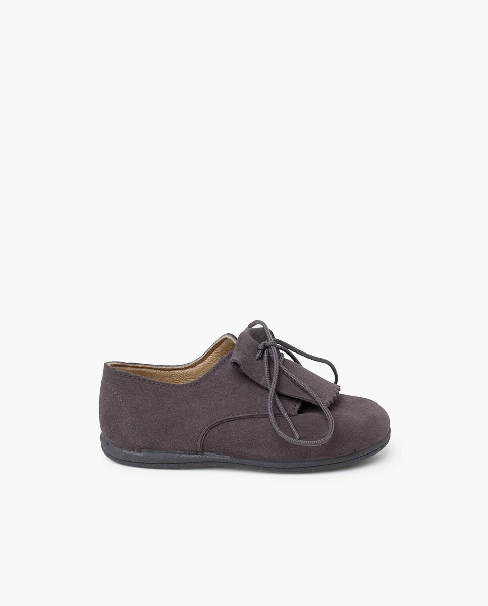 Детские замшевые туфли на шнуровке с язычком с бахромой Pisamonas, серый
Детские замшевые туфли на шнуровке с язычком с бахромой Pisamonas, серый