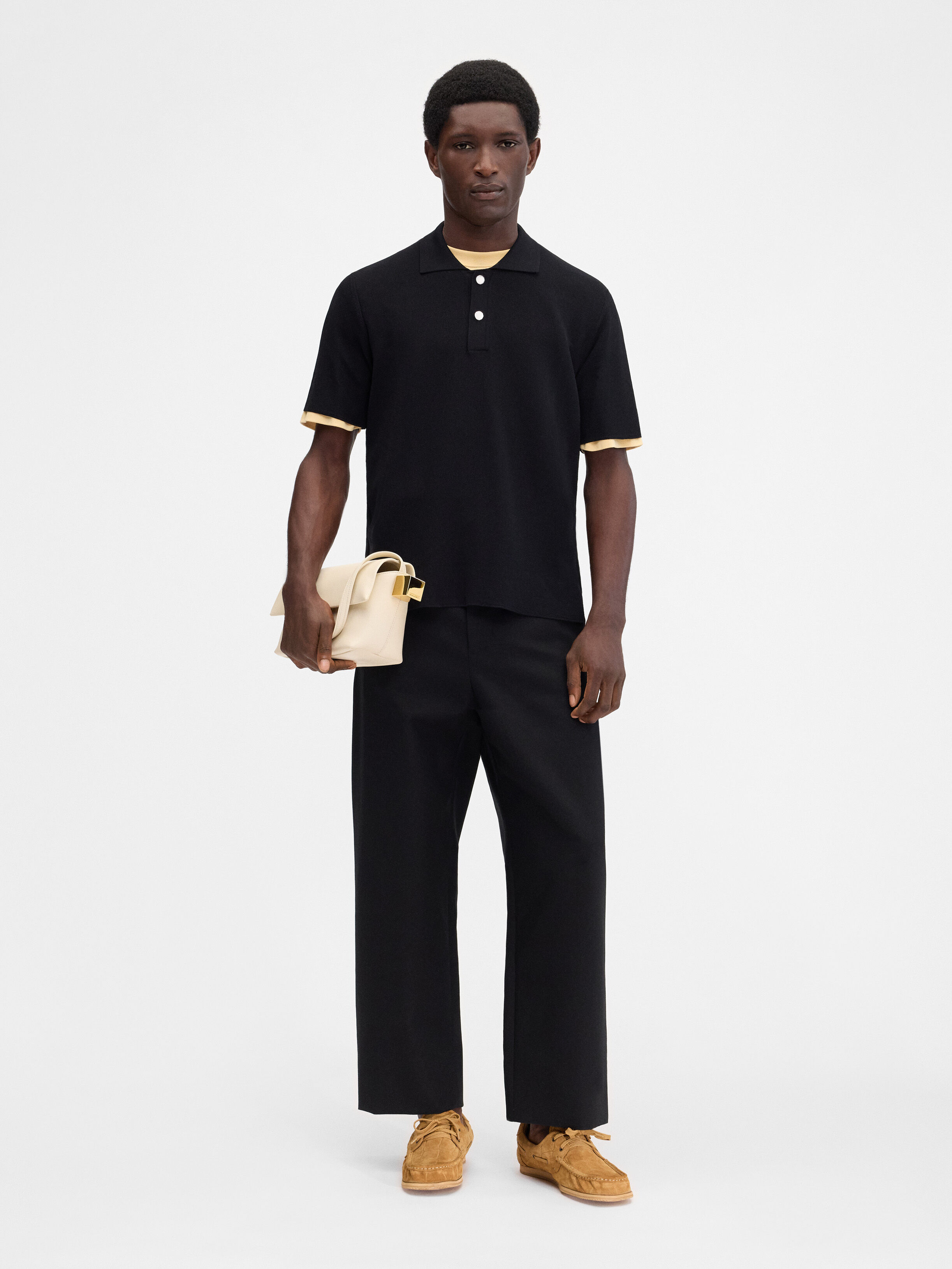Вязаное поло JACQUEMUS The knit polo shirt, черный 
Вязаное поло JACQUEMUS The knit polo shirt, черный