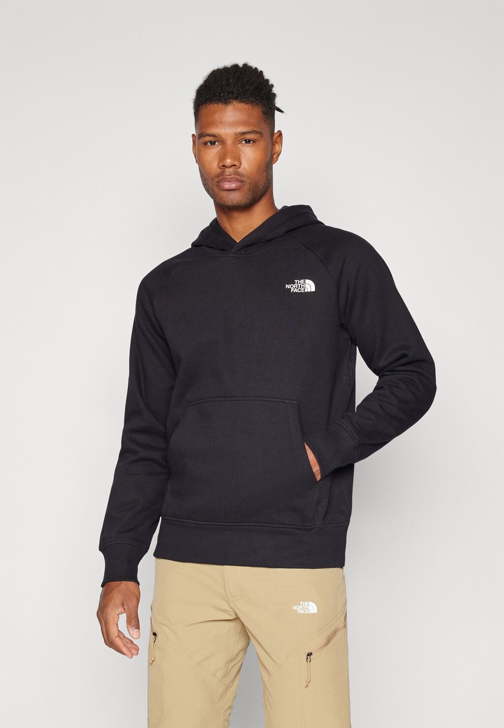 Толстовка с капюшоном RAGLAN REDBOX HOODIE The North Face, черный
Толстовка с капюшоном RAGLAN REDBOX HOODIE The North Face, черный