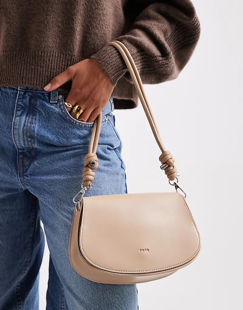 Мини-сумка-седло PASQ бежевого цвета
Мини-сумка-седло PASQ бежевого цвета