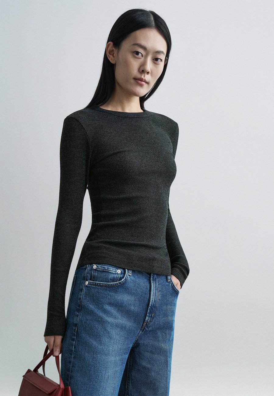 Топ Citizens of Humanity BINA CREW NECK, Heather Charcoal/Dark Grey
Топ Citizens of Humanity BINA CREW NECK, Heather Charcoal/Dark Grey