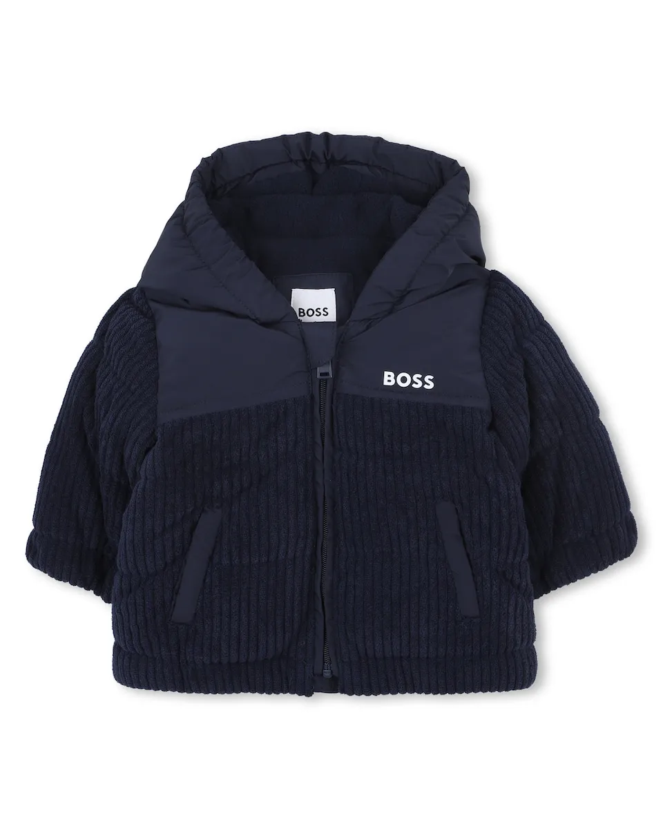 Детский вельветовый пуховик с капюшоном и застежкой-молнией BOSS Kidswear, темно-синий
Детский вельветовый пуховик с капюшоном и застежкой-молнией BOSS Kidswear, темно-синий