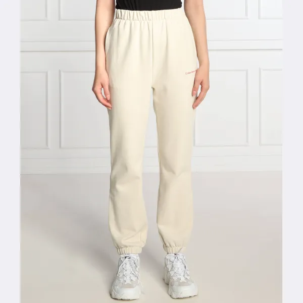 Спортивные брюки стандартного кроя Calvin Klein, бежевый
Спортивные брюки стандартного кроя Calvin Klein, бежевый