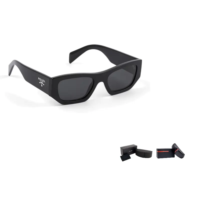 Солнцезащитные очки Cat eye с гравировкой логотипа PRADA, черный
Солнцезащитные очки Cat eye с гравировкой логотипа PRADA, черный