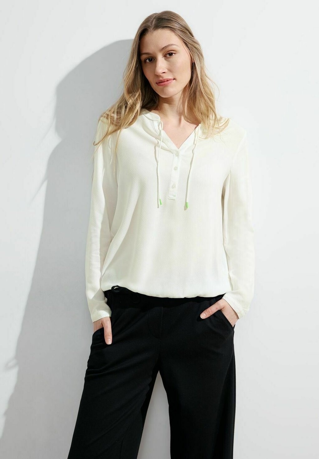 Блузка DOBBY Cecil, цвет weiß
Блузка DOBBY Cecil, цвет weiß