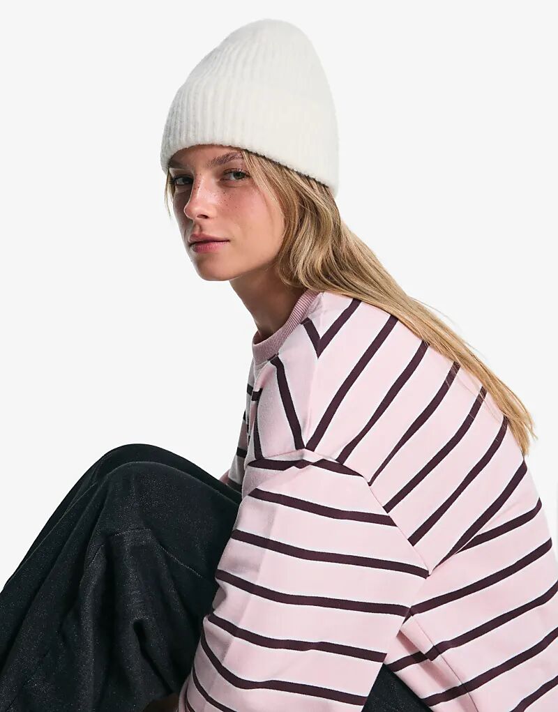 Простая шапка-бини Bershka в цвете экрю
Простая шапка-бини Bershka в цвете экрю