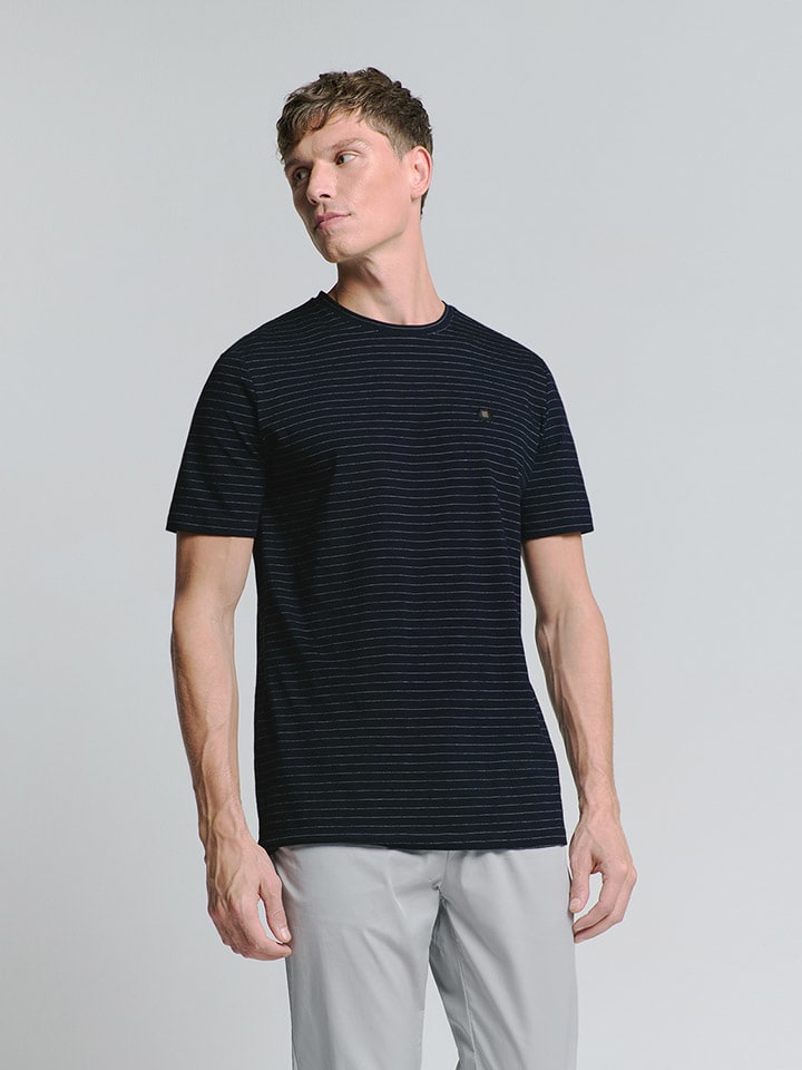 Футболка No Excess, темно-синий
Футболка No Excess, темно-синий