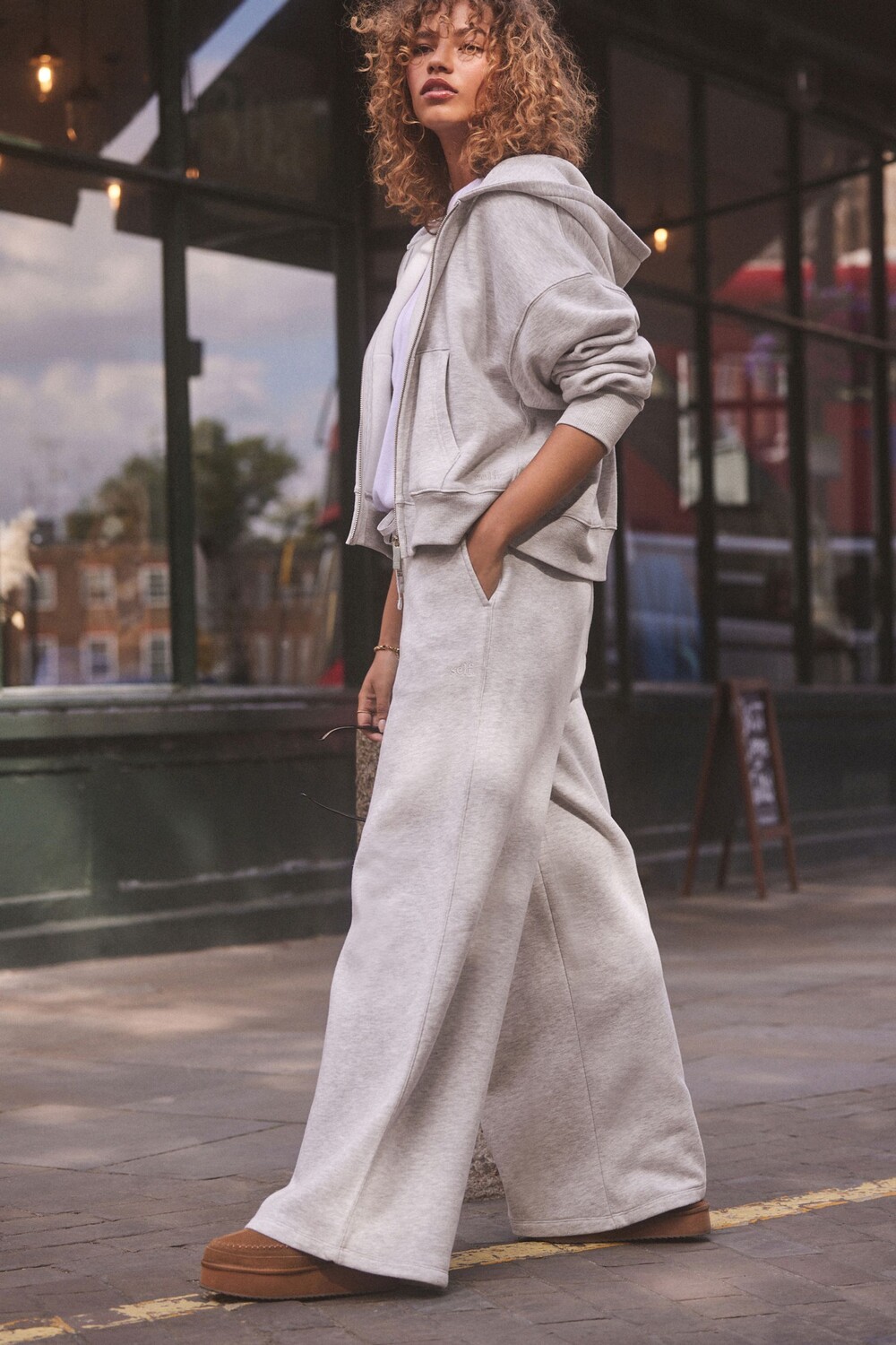 Широкие брюки джоггеры Self., серый
Широкие брюки джоггеры Self., серый