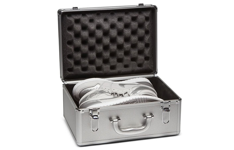 Кроссовки Air Jordan 1 Retro High OG CO.JP "Tokyo" Suitcase
Кроссовки Air Jordan 1 Retro High OG CO.JP "Tokyo" Suitcase