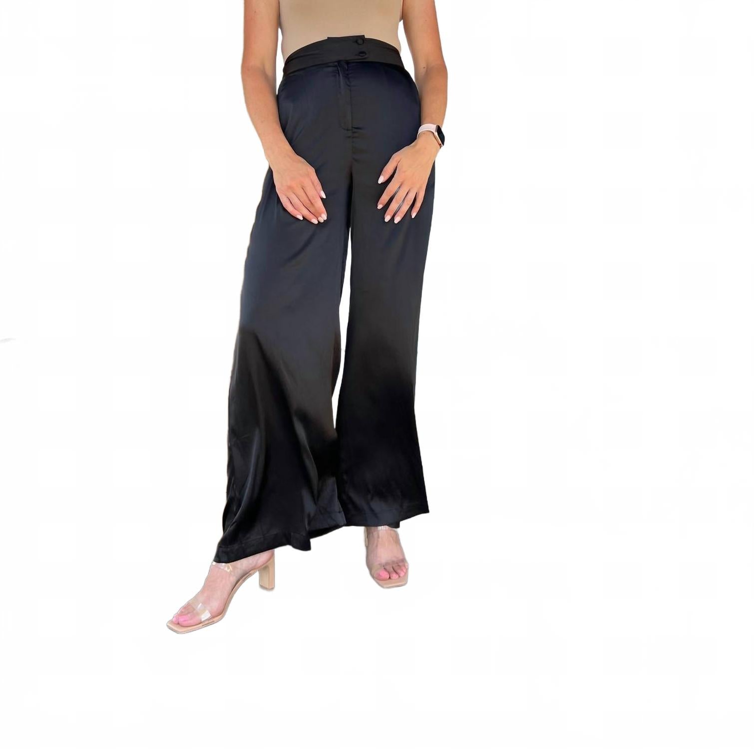 Широкие брюки с высокой талией Glamour из черного шелка
Широкие брюки с высокой талией Glamour из черного шелка