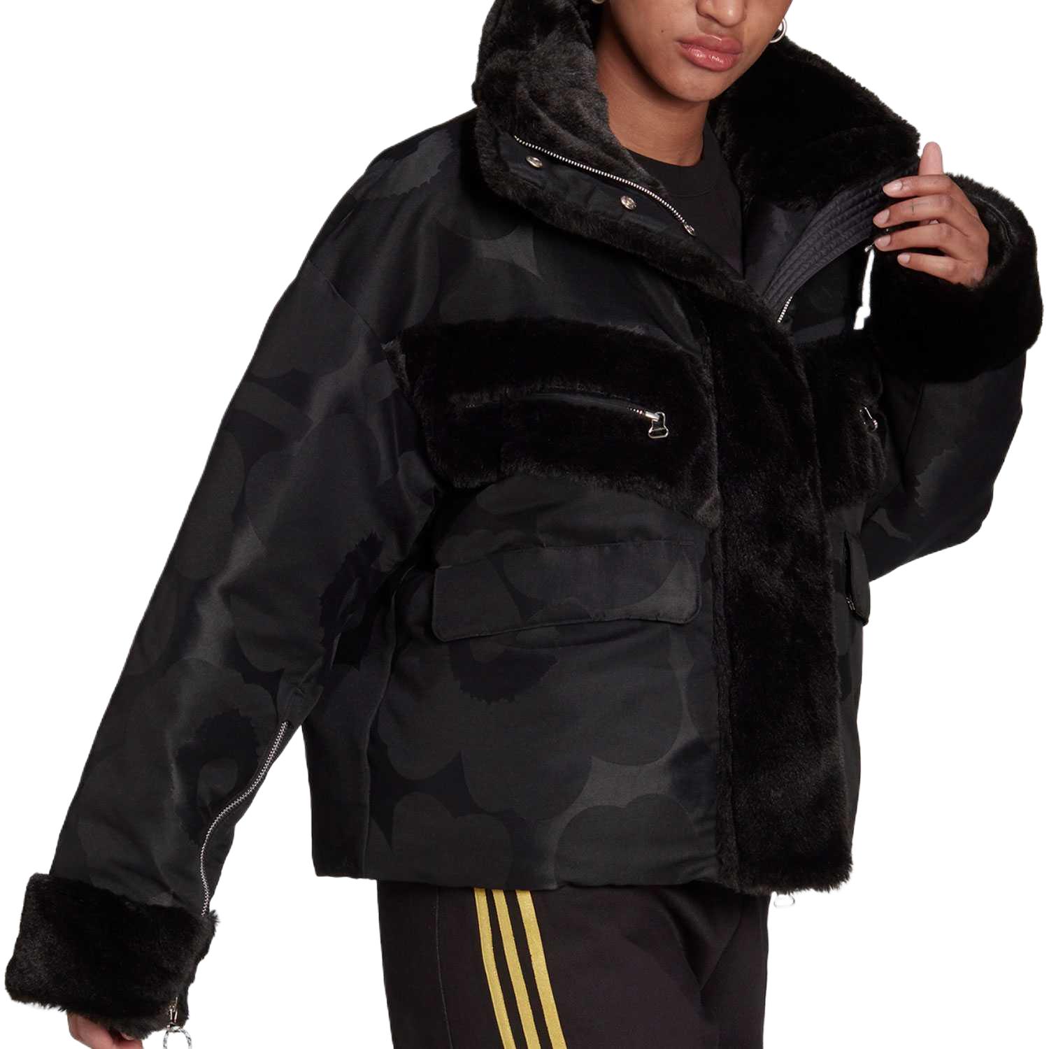 Пуховик женский черный Adidas Originals
Пуховик женский черный Adidas Originals